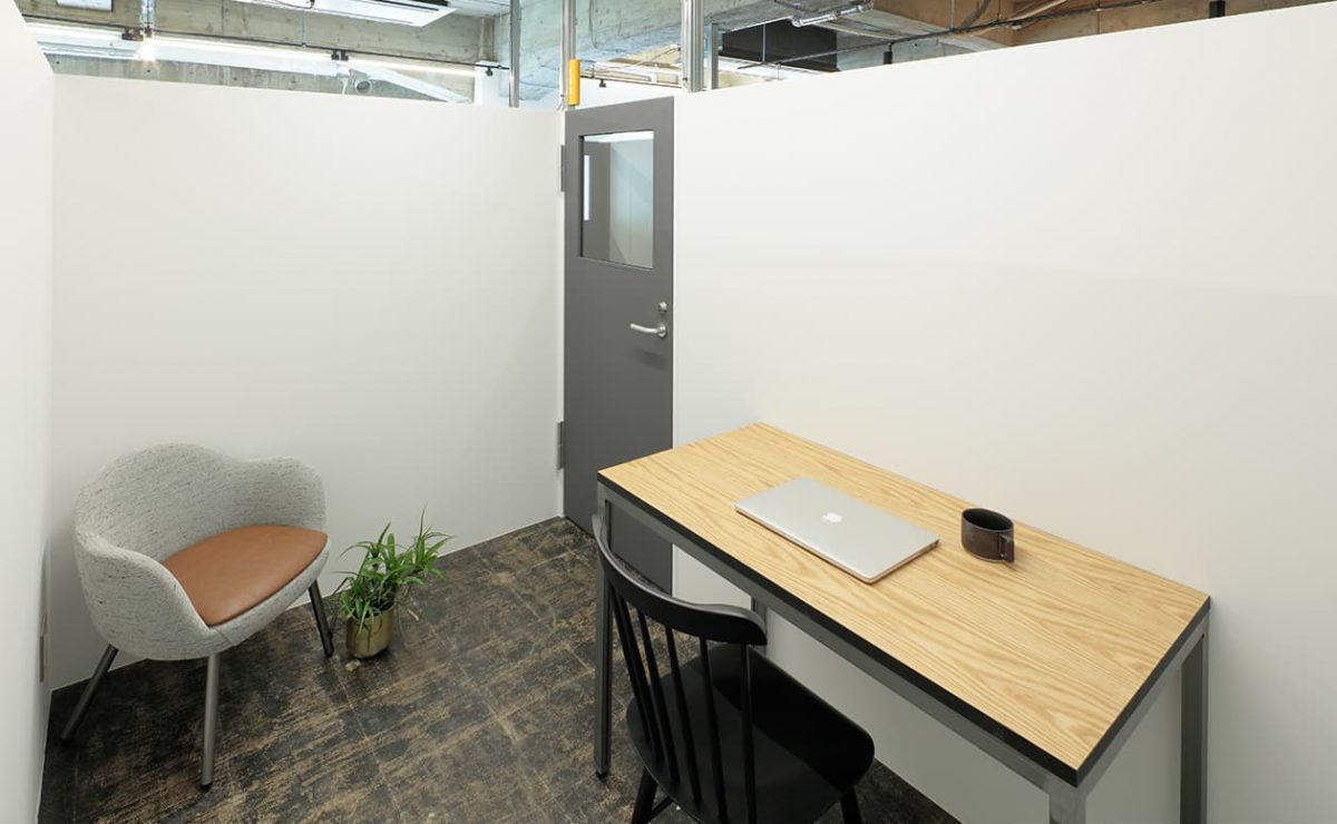 クローズドブース