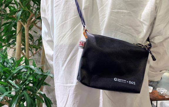 「横濱帆布鞄045」との1周年コラボレーショングッツを製作、販売開始