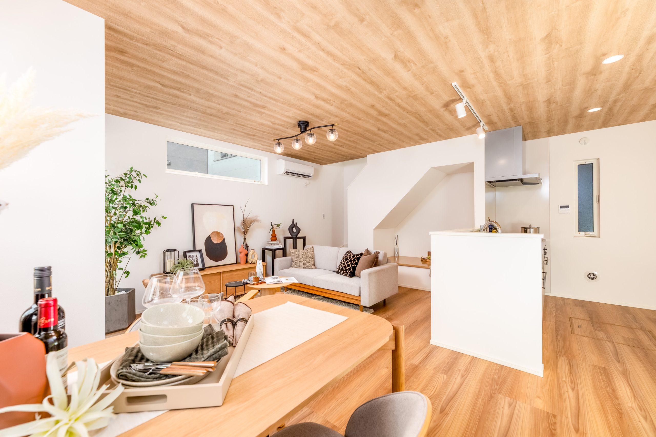 ヌックが彩る光と立体の住まい